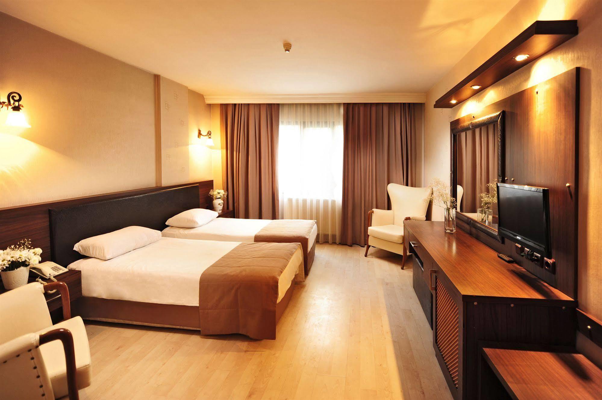 Uestuen Hotel Alsancak İzmir Eksteriør bilde